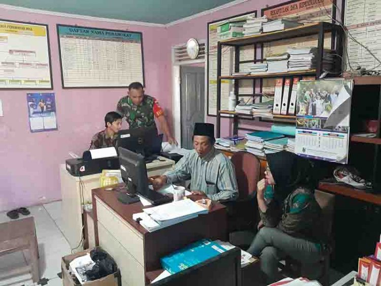 Perbaharui Data Wilayah, Babinsa Melaksanakan Puldata Ter di Kantor Desa Binangun 