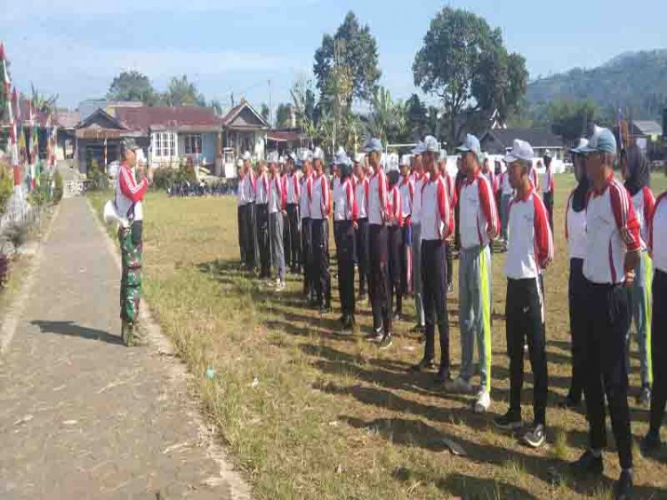 Danramil Bersama Babinsa Dan Bhabinkamtibmas Pantau Latihan Dan Berikan Motifasi Paskibra