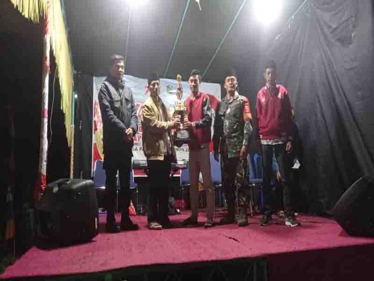 Babinsa Hadiri Syukuran Desa Dan Penyerahàn Piala Rangkaian Perlombaan HUT RI Ke 78 Desa Binaan