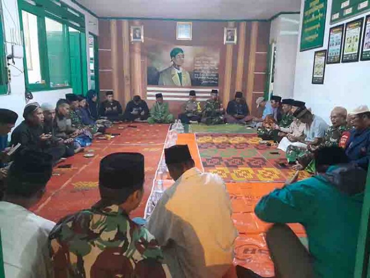 Koramil 04/Karangkobar bersama Warga Menggelar Yasin Dan Tahlil Mengenang Wafatnya Almarhum Sertu Yusrizal