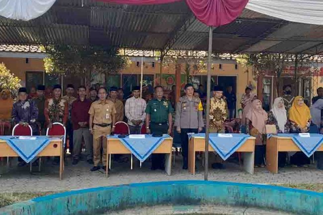 Danramil 04/Karangkobar Hadiri Pelantikan Dan Pengambilan Sumpah Jabatan Kepala Dusun