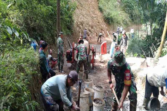 Tetap Semangat Laksanakan Pra TMMD Sengkuyung Tahap lll Bersama Masyarakat