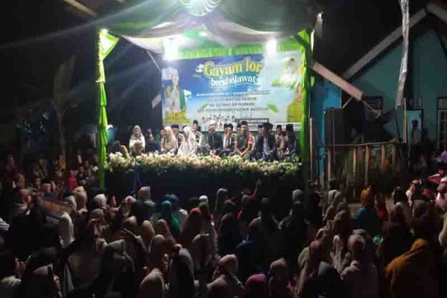 Mewakili Danramil Babinsa Hadiri Karangkobar Bersholawat Dalam Rangka Haul Almarhum Bapak Achmad