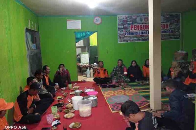 Babinsa Sertu Heru Karmanto Hadiri Pertemuan Rutin Relawan Forum Destana Karangkobar