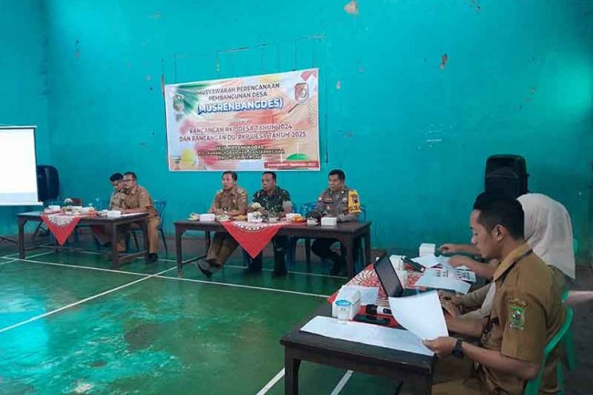 Danramil 04/Karangkobar Bersama Forkopincam Hadiri Musrenbangdes Desa Karangkobar