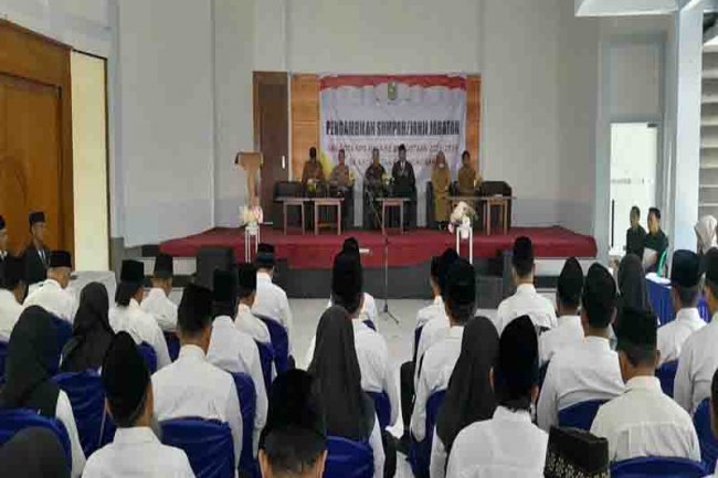 Mewakili Danramil Pelda Teguh Rahayu Hadiri Pelantikan Anggota BPD Sekecamatan Karangkobar