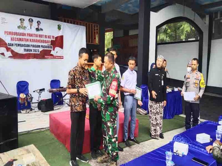 Mewakili Danramil Babinsa Hadiri Rapat Pembubaran Panitia HUT RI Ke-78 Tingakat Kecamatan