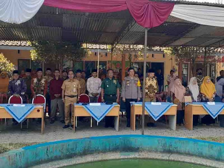 Danramil 04/Karangkobar Hadiri Pelantikan Dan Pengambilan Sumpah Jabatan Kepala Dusun