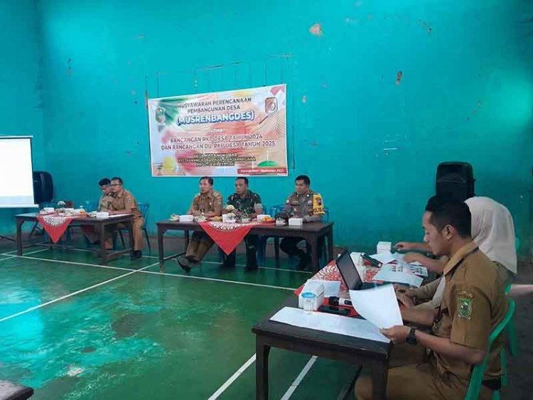 Danramil 04/Karangkobar Bersama Forkopincam Hadiri Musrenbangdes Desa Karangkobar