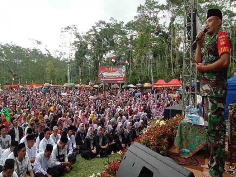 Babinsa Koramil 04/Karangkobar Suksekan Peringatan Maulid Nabi Muhammad SAW 1445 H Tahun 2023