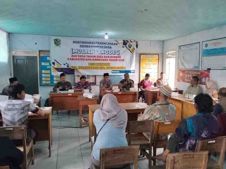 Danramil 04/Karangkobar Bersama Forkopincam Hadiri Musrenbangdes Desa Binangun