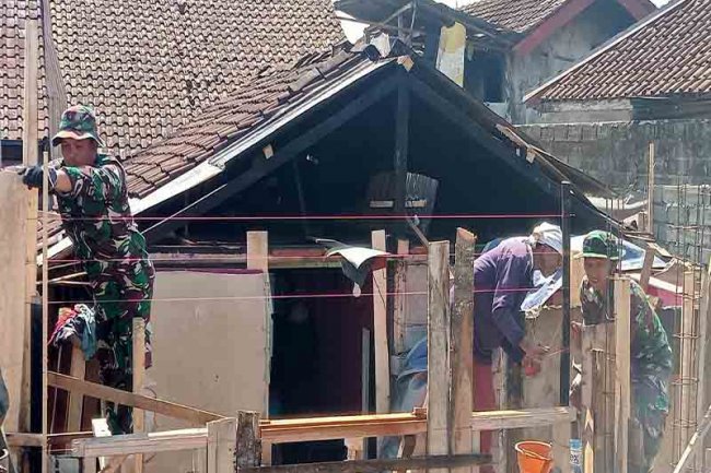 TMMD Sengkuyung Tahap lll Kodim 0704/Banjarnegara TNI Bersama Warga Rehab RTLH