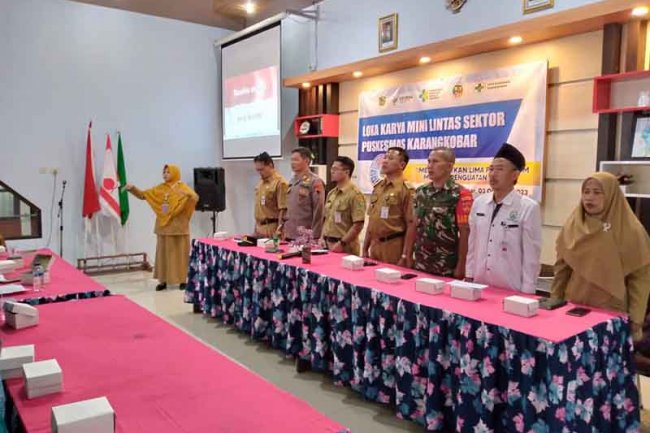 Mewakili Danramil Pelda Teguh Rahayu Hadiri Lokakarya Mini Lintas Sektor Puskesmas Karangkobar