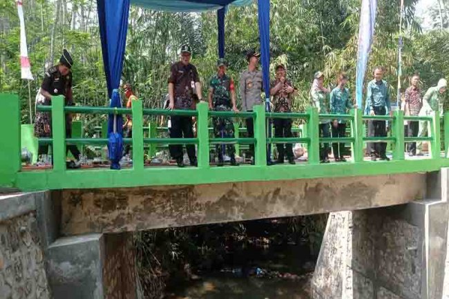 Dandim 0704/Banjarnegara Tutup Secara Resmi TMMD Sengkuyung Tahap III Tahun 2023 di Desa Ambal