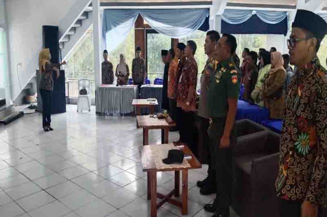 Kapten Inf Basuki Danramil 04 Karangkobar Hadiri Pelantikan Perangkat Desa Leksana
