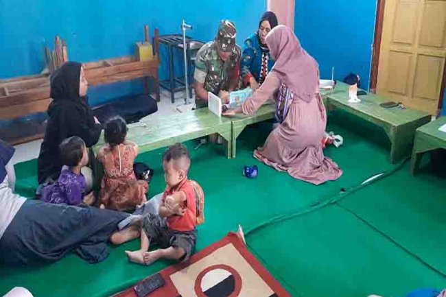 Peduli Kesehatan Balita Babinsa Koramil 04/Karangkobar Dampingi Posyandu Balita