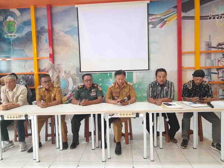 Danramil 04/Karangkobar Pantau Langsung Ujian Calon Perangkat Desa Karangkobar