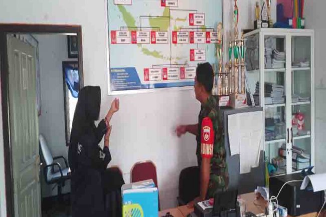 Perbaharui Data Masyarakat Kopda Suyitno Melaksanakan Puldata Ter di Kantor Desa Sampang 