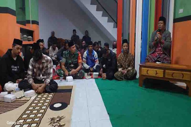 Pererat Silaturahmi, Babinsa Hadiri  Acara Tasyakuran Dan Peresmian Rumah Makan Milik Warga