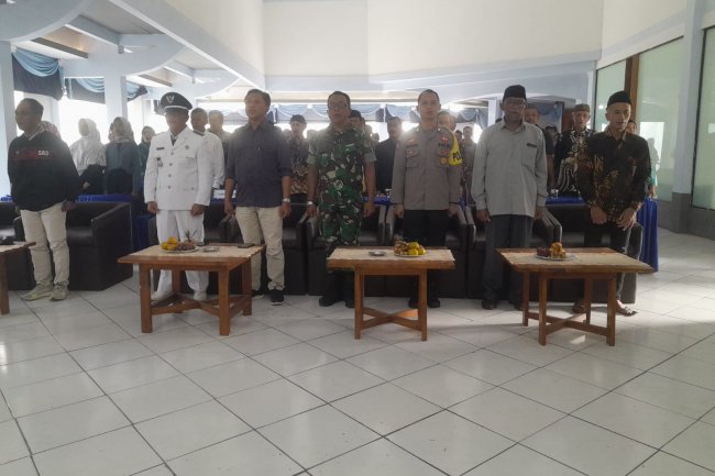 Kapten Inf Basuki Menghadiri Pelantikan Dan Pengambilan Sumpah Perangkat Desa Karangkobar