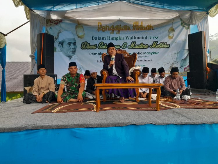 Membaur Dengan Warga Binaan Babinsa Koramil 04/Karangkobar Hadiri Pengajian Pernikahan Warganya