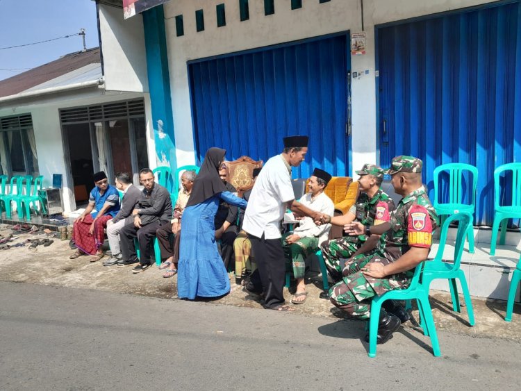 Babinsa Koramil 04/Karangkobar Turut Berbela Sungkawa Meningalnya Almarhuma Ibunda Kades Slatri