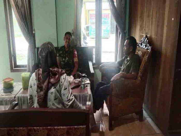 Tingkat Silaturakhim Babinsa Koramil 04 Karangkobar Jalin Komsos Dengan Warga