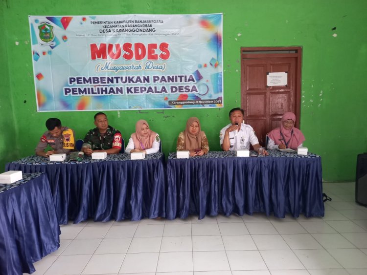 Babinsa Bersama Bhabinkamtibmas Hadiri Pembentukan Panitia Pemilihan Kepala Desa Karanggondang