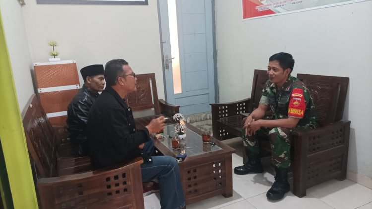 Perkenalan Wilayah Sebagai Babinsa Baru Serka Didik Sambangi Kantor Balai Desa Karangkobar