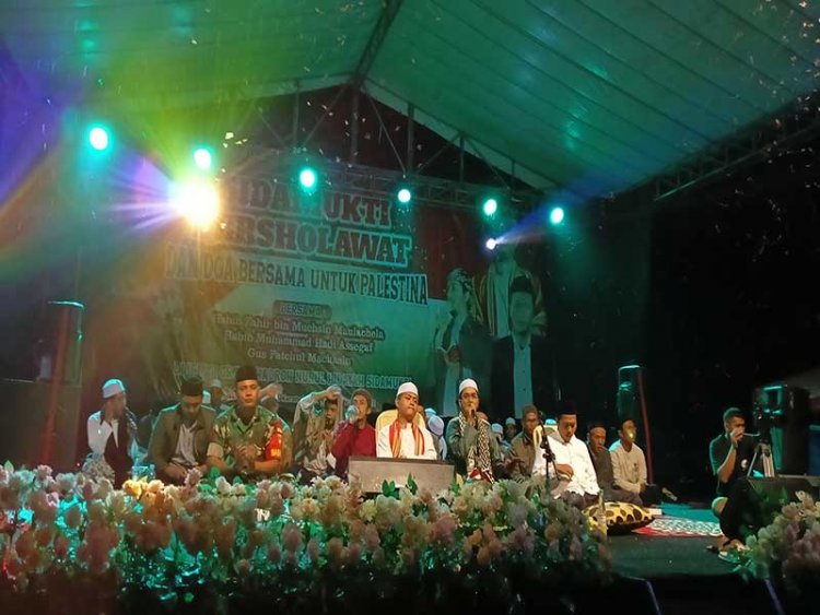 Babinsa Koramil 04/Karangkobar Hadiri Pengajian Dan Gema Sholawat Nabi Desa Leksana
