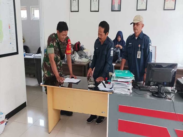 Babinsa Koramil 04/Karangkobar Serka Didik Giat Perkenalan Dengan Kades Dan Perangkat Desa Leksana