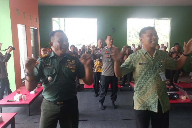 Danramil Bersama Forkopincam Hadiri Lokakarya Mini Lintas Sektor  Puskesmas Karangkobar