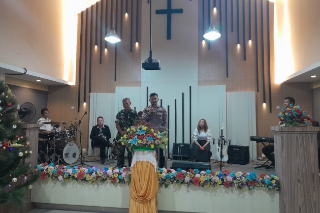 Mewakili Danramil Pelda Teguh Rahayu Hadiri Perayaan Natal Greja JKI Anugerah ILLAHI