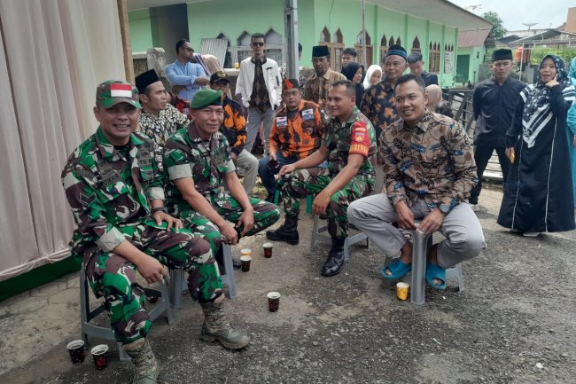 Babinsa Hadiri Resepsi Pernikahan Warga, Sarana Jalin Rasa Kekeluargaan Dan Komunikasi Dengan Masyarakat 