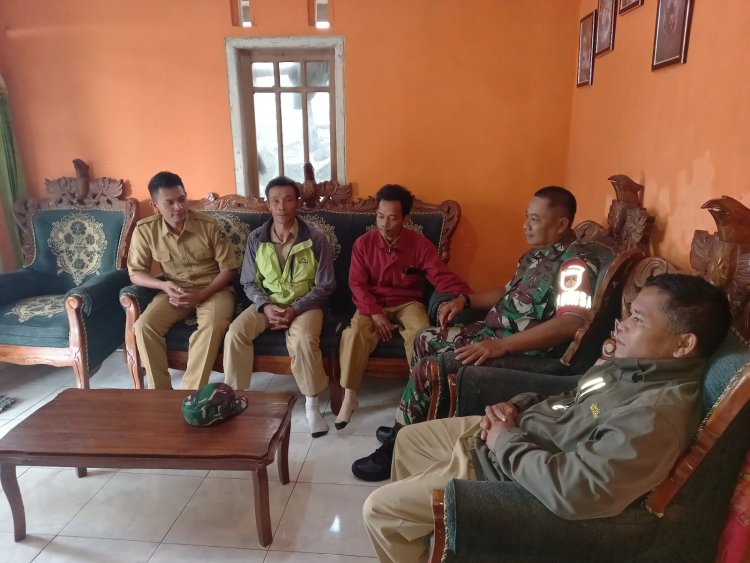 Turun Kewilayah, Serma Sujatnoto  Melaksanakan Komsos Dengan Tokoh Masyarakat