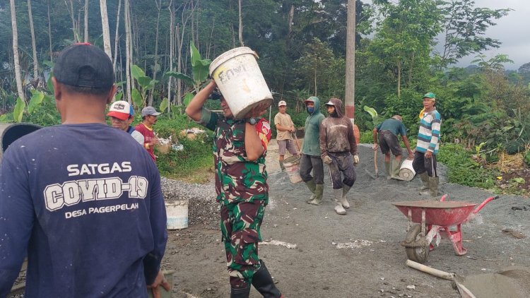 Gotong-royong merupakan ciri khas Bangsa Indonesia diyakini menjadi salah satu perekat silaturahmi diantara anak bangsa
