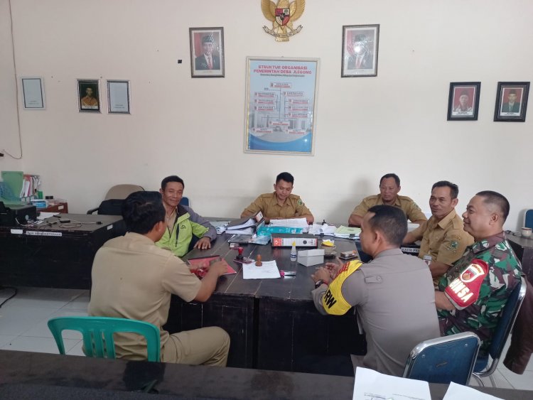 Babinsa Bersama Bhabinkamtibmas Aktif Jalin Komsos Dengan Aparatur Pemerintah