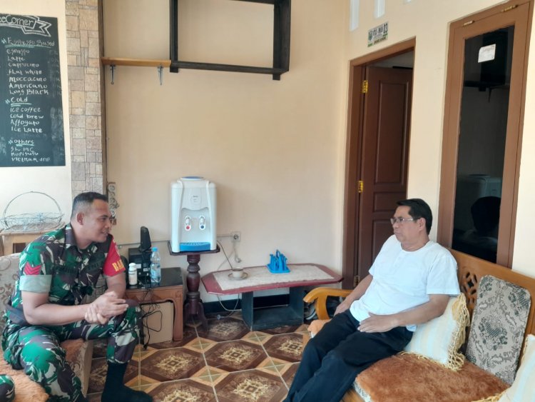 Jelang Natal Dan Tahun Baru Babinsa Koramil 04/Karangkobar Jalin Komsos Dengan Pendeta