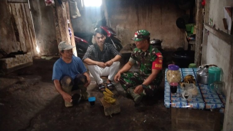 Tingkat Silaturakhim Sertu Tohar Babinsa Koramil 04 Karangkobar Jalin Komsos Dengan Tokoh Pemuda