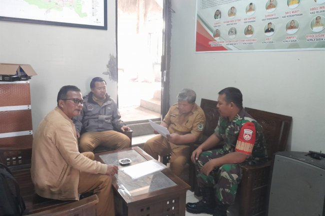 Sebagai Warga Baru Koramil 04/Karangkobar Kopda Agus Laksanakan Perkenalan Dengan Kades Dan Perangkat