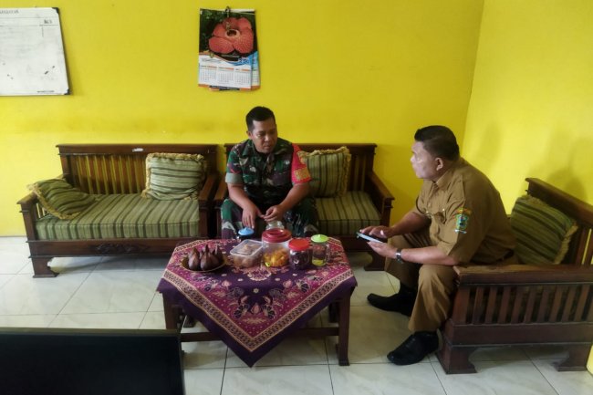 Perkenalan Babinsa Baru Koramil 04/Karangkobar Dengan Kepala Desa Paweden