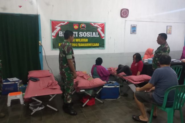 Peduli Sesama Koramil 04/Karangkobar Gelar Bakti Sosial Donor Darah