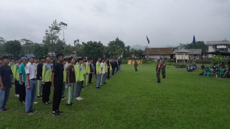 Bentuk Mental Dan Karakter Siswa SMK Ma'arif NU 1 Karangkobar  Babinsa Berikan Pelatihan PBB