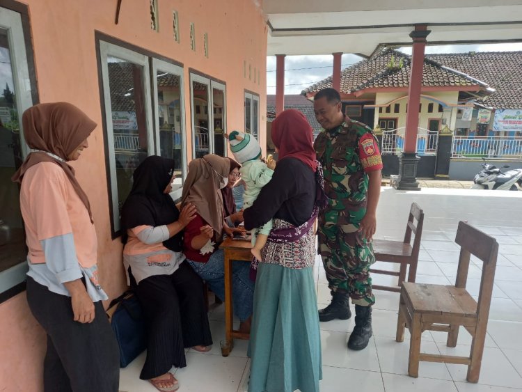 Turunkan Stunting Di Wilayah Serma Sujatnoto Dampingi Posyandu Balita Desa Karanggondang