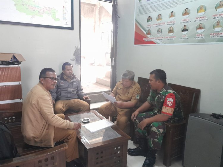 Sebagai Warga Baru Koramil 04/Karangkobar Kopda Agus Laksanakan Perkenalan Dengan Kades Dan Perangkat