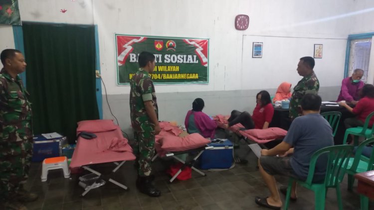 Peduli Sesama Koramil 04/Karangkobar Gelar Bakti Sosial Donor Darah