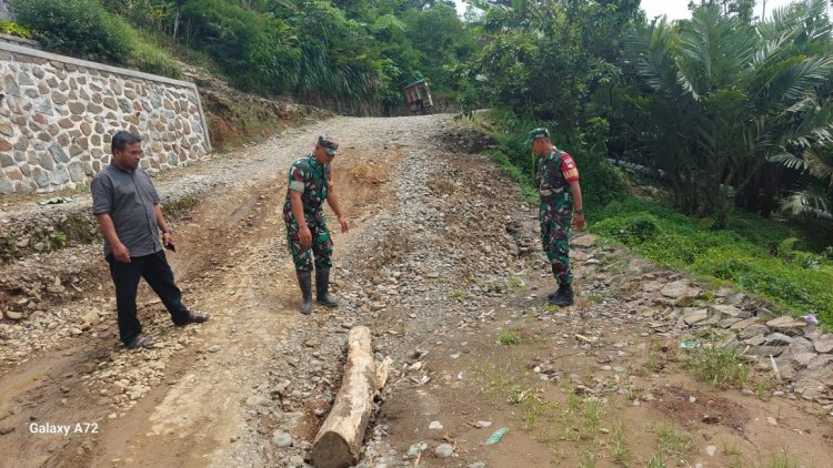 Jalan Amblas Babinsa Koramil 04/Karangkobar Ambil Langka Cepat Cek Lokasi