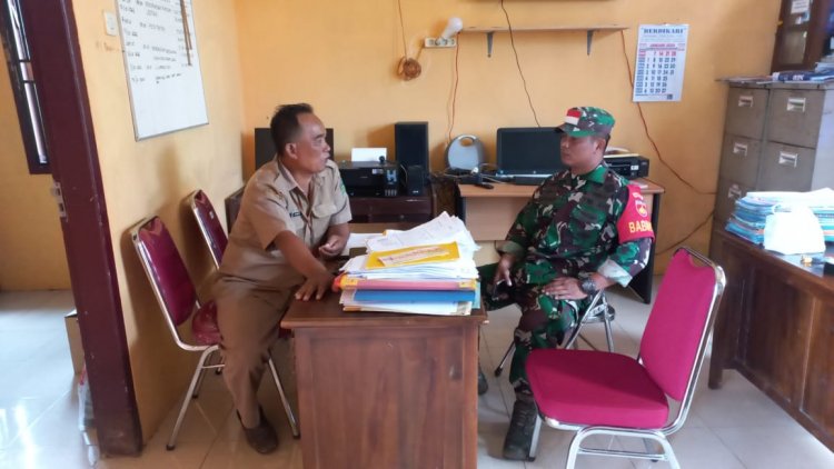 Babinsa Sertu Tohar Melaksanakan Komsos Dengan Badan Penyuluh Pertanian Karangkobar