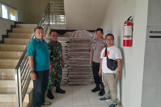 Danramil Bersama Forkopincam  Karangkobar Monitoring Pendistribusian Logistik Pemilu 2024 