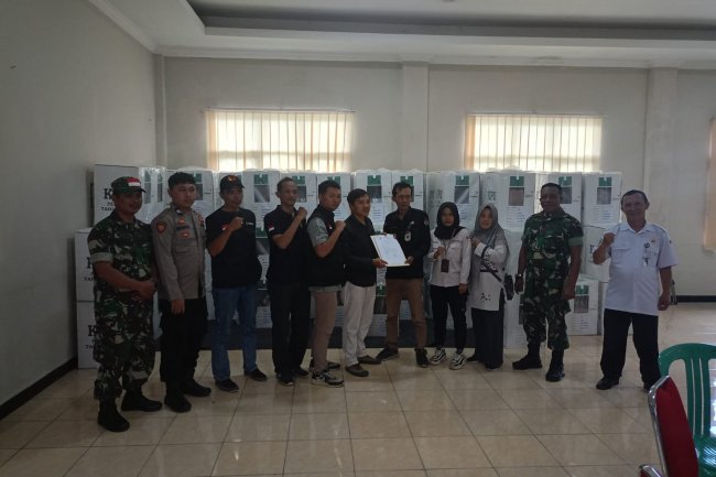 Danramil Bersama Kapolsek  Karangkobar Memastikan Keamanan Pendistribusian Logistik Pemilu Tahun 2024 